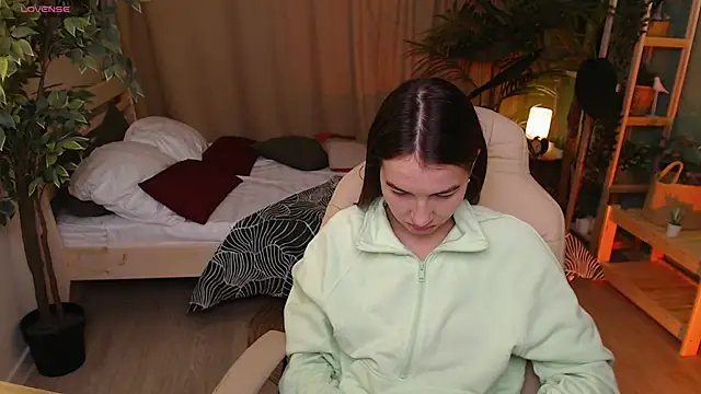 Bellla Haddid online show from 11.20.25