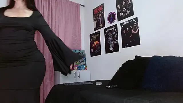 scarlett  morgan online show from 10.31.25