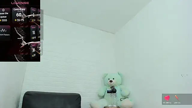 Snapshot of nathally_roses chatting on 04.29.26 nathally roses online show from 04.29.26