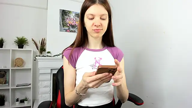 Snapshot of Baby_Evalena chatting on 12.05.24 Baby Evalena online show from 12.05.24