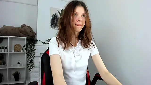 Snapshot of Baby_Evalena chatting on 01.28.25 Baby Evalena online show from 01.28.25