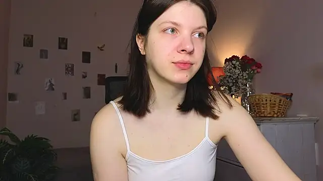 Snapshot of Baby_Evalena chatting on 04.29.26 Baby Evalena online show from 04.29.26