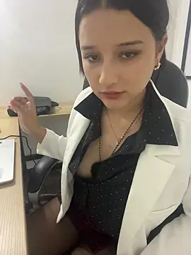 littlemelodi18 online show from 12.19.25