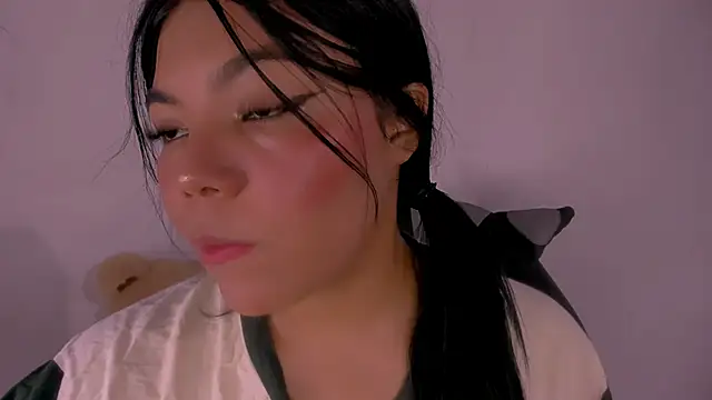 Snapshot of veky_saliva01 chatting on 12.15.25 veky saliva01 online show from 12.15.25