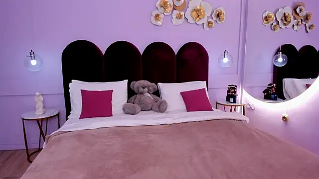 ZaraBloom online show from 03.18.25