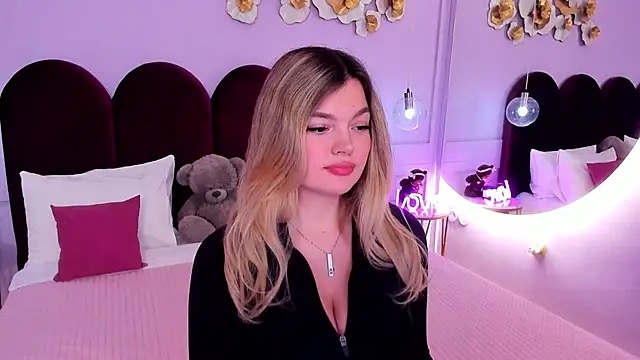 Snapshot of ZaraBloom chatting on 01.19.26 ZaraBloom online show from 01.19.26