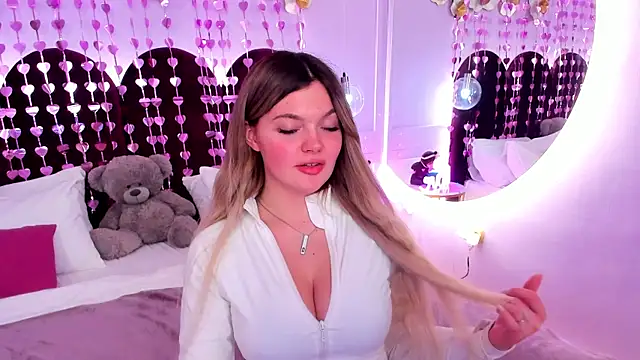 Snapshot of ZaraBloom chatting on 02.15.26 ZaraBloom online show from 02.15.26