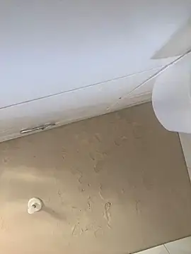 Snapshot of Vih222 chatting on 02.22.25 Vih222 online show from 02.22.25