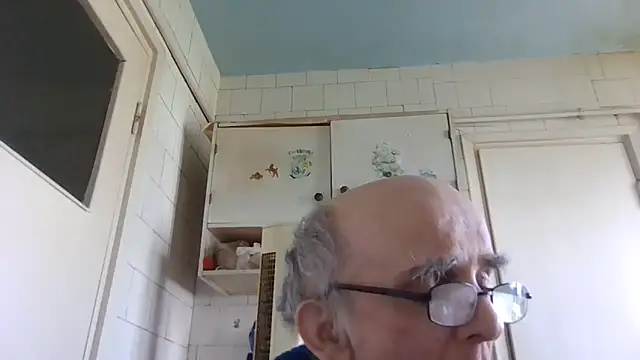 Snapshot of mariusica1@xh chatting on 04.19.26 mariusica1xh online show from 04.19.26