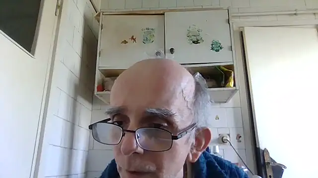 Snapshot of mariusica1@xh chatting on 04.20.26 mariusica1xh online show from 04.20.26
