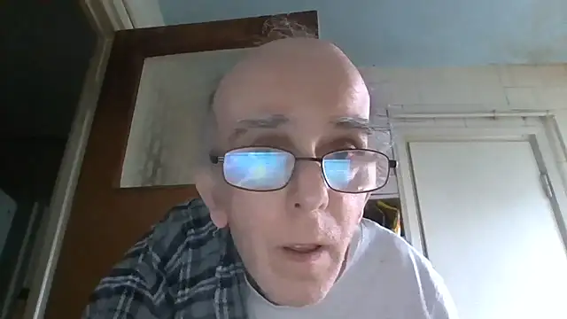 Snapshot of mariusica1@xh chatting on 05.17.26 mariusica1xh online show from 05.17.26