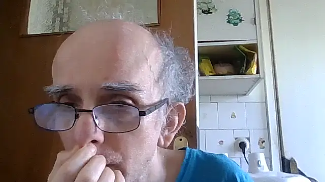 Snapshot of mariusica1@xh chatting on 05.29.26 mariusica1xh online show from 05.29.26