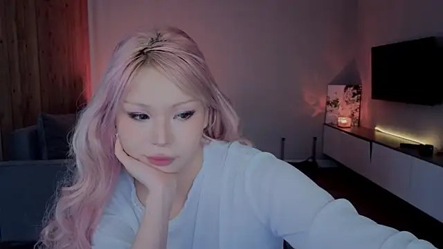 RileyMee online show from 04.10.26