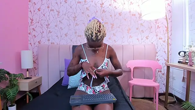 amber-hill online show from 10.11.25