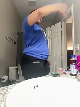 Snapshot of SexyHoneyRedd chatting on 12.28.24 SexyHoneyRedd online show from 12.28.24