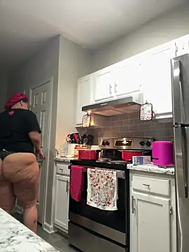 Snapshot of SexyHoneyRedd chatting on 01.01.25 SexyHoneyRedd online show from 01.01.25