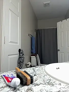 Snapshot of SexyHoneyRedd chatting on 02.28.25 SexyHoneyRedd online show from 02.28.25