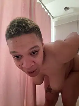 Snapshot of SexyHoneyRedd chatting on 02.11.26 SexyHoneyRedd online show from 02.11.26