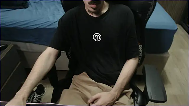 Snapshot of ViniBruv chatting on 02.22.26 ViniBruv online show from 02.22.26