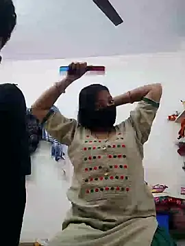 Snapshot of riya190 chatting on 12.24.24 riya190 online show from 12.24.24