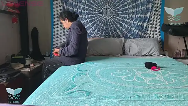 Snapshot of isissun03 chatting on 11.27.25 isissun03 online show from 11.27.25