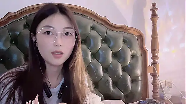 Snapshot of Sweet-Angel999 chatting on 05.17.26 Sweet-Angel999 online show from 05.17.26