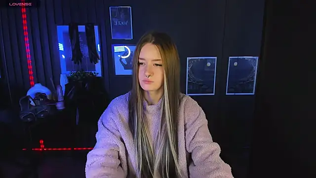 Lily Moonlight online show from 12.30.24