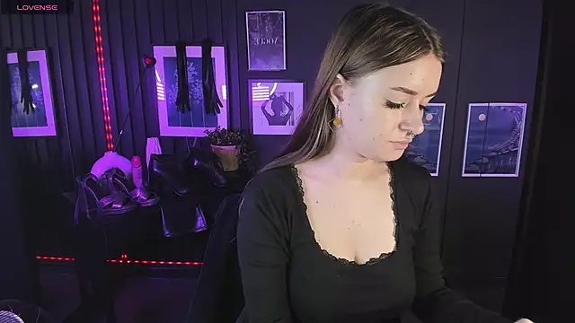 Lily Moonlight online show from 01.30.25