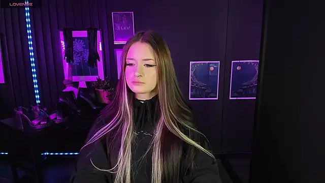 Lily Moonlight online show from 02.10.25