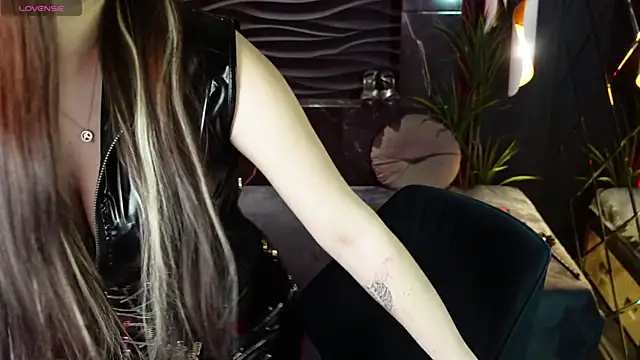 Lily Moonlight online show from 03.20.25