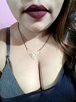 Snapshot of Beautyy38 chatting on 12.25.24 Beautyy38 online show from 12.25.24