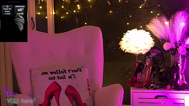 Snapshot of ZoeMesmerize chatting on 11.03.25 ZoeMesmerize online show from 11.03.25