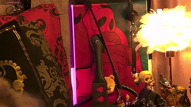 Snapshot of ZoeMesmerize chatting on 11.07.25 ZoeMesmerize online show from 11.07.25