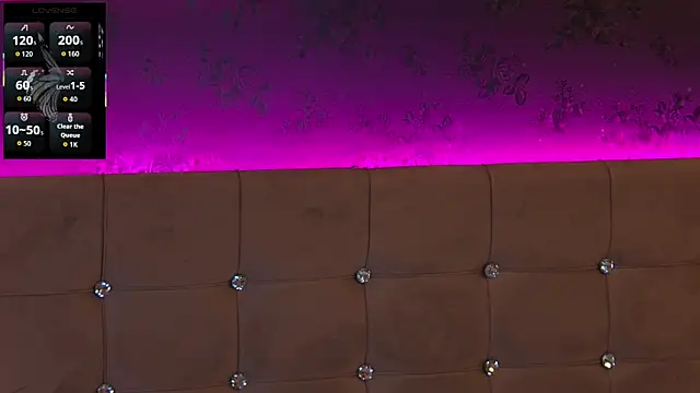 Snapshot of ZoeMesmerize chatting on 11.24.25 ZoeMesmerize online show from 11.24.25