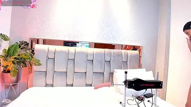 RoseTaylor   online show from 09.24.25