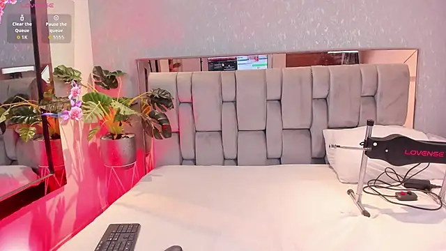 RoseTaylor   online show from 01.18.26