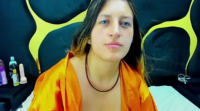 GiaRoussel online show from 02.04.25