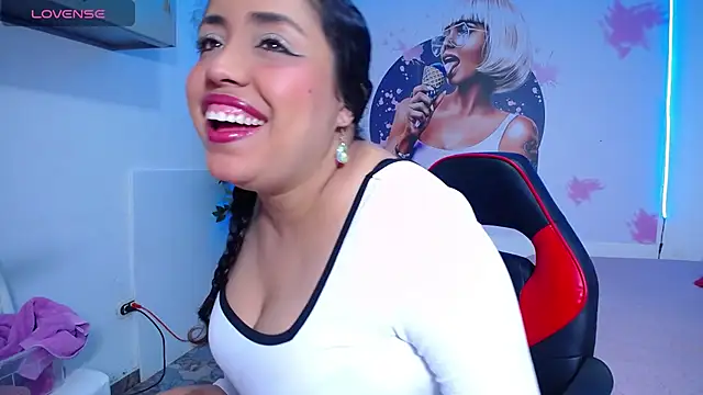 Snapshot of cristal_horny19 chatting on 06.09.26 cristal horny19 online show from 06.09.26