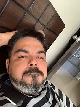 Snapshot of rags_pussylicker chatting on 01.27.25 rags pussylicker online show from 01.27.25