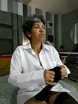 Julianewell online show from 11.24.25