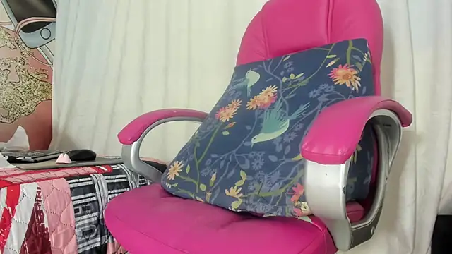 KOURTNEY-- online show from 02.10.25