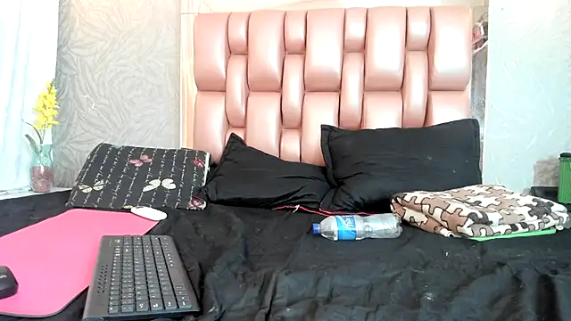 KOURTNEY-- online show from 11.13.25