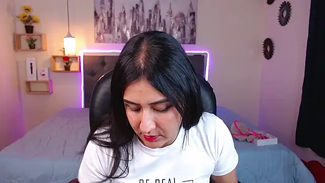 mia aira online show from 02.17.25