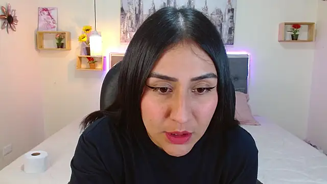 mia aira online show from 09.09.25