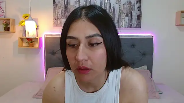 mia aira online show from 09.10.25