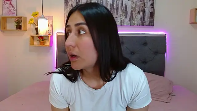 mia aira online show from 09.17.25