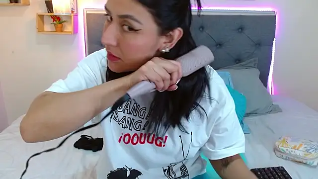 mia aira online show from 09.25.25