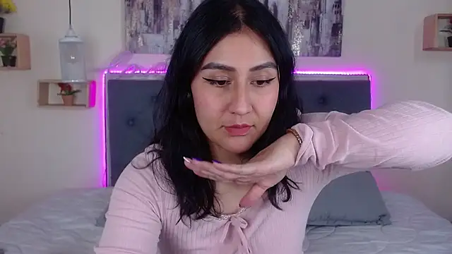 mia aira online show from 10.24.25