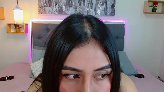 mia aira online show from 11.20.25