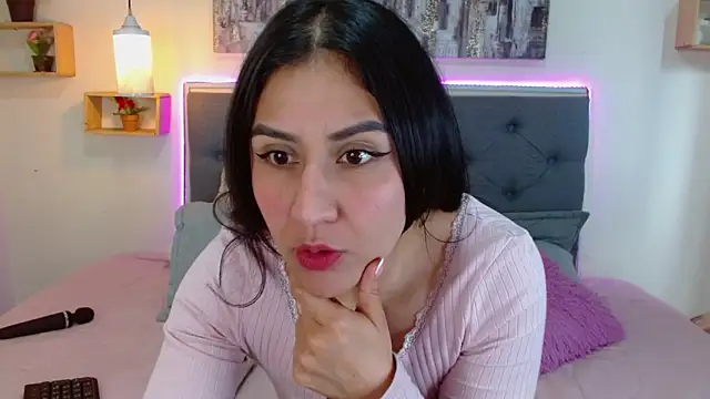 mia aira online show from 11.22.25